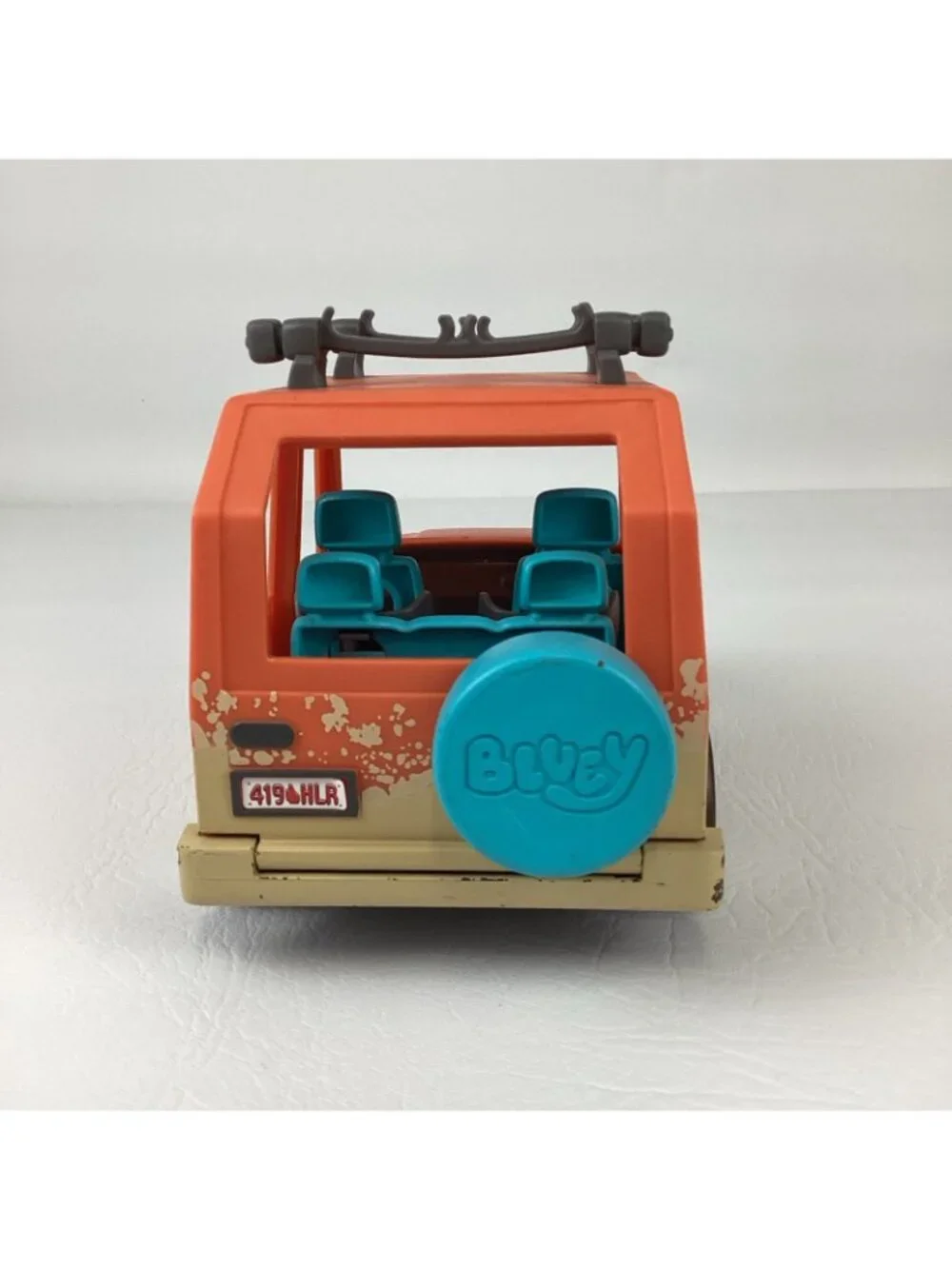 Moose Bluey Heeler Family Car Station Wagon Sandy Beach w Figures Bundle 2018